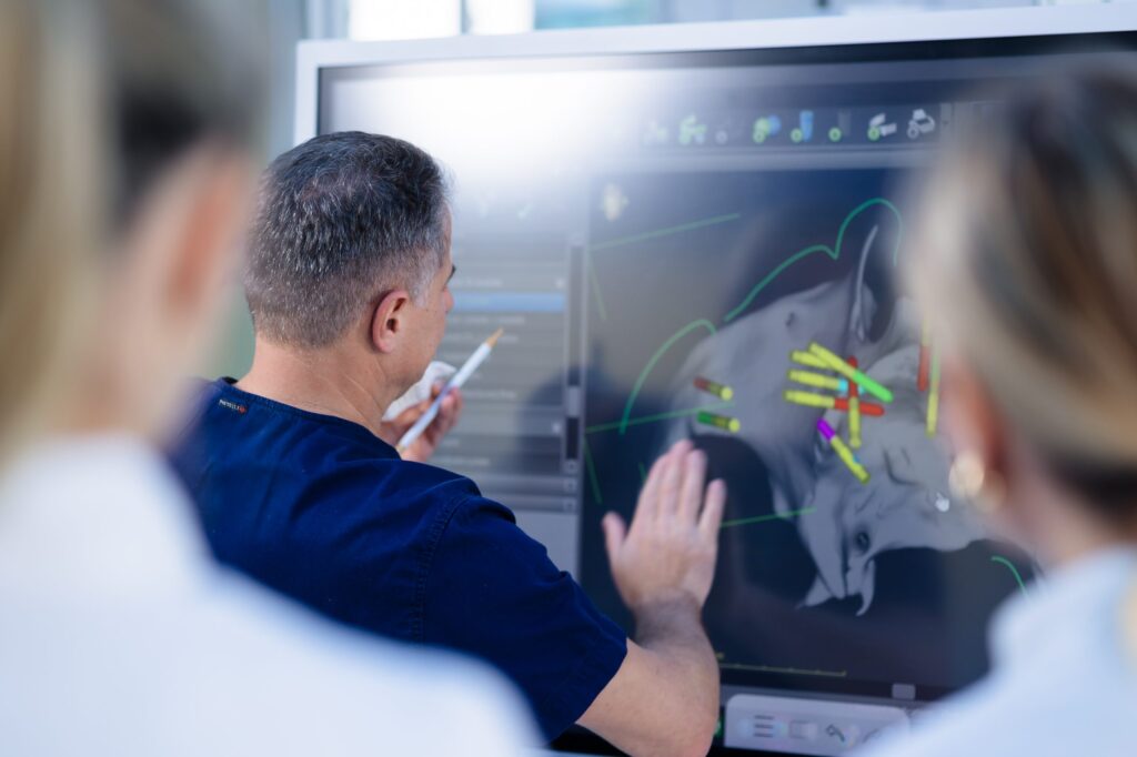 Il team pianifica in 3D la posizione della struttura No Bone